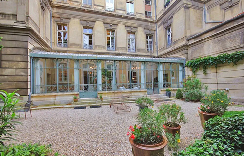 L'Orangerie, entrance garden